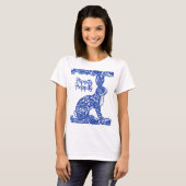 Whimsical Blue Willow Bunny Rabbit Spring T-Shirt (Vorne ganz)