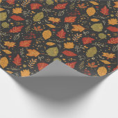 Whimsical Boho Herbstblätter auf Schwarz Geschenkpapier (Ecke)