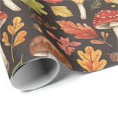 Whimsical Boho Herbstpilze Blätter auf Schwarz Geschenkpapier (Rolleneckpunkt)