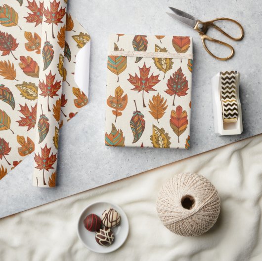 Whimsical Boho Mehrfarbig Herbstlaub Geschenkpapier (Kunsthandwerk)