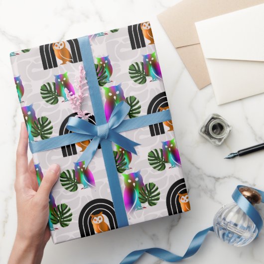 Whimsical Boho Owl & Tropical Monstera Leaf Geschenkpapier (Schenken)