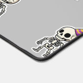 "Whimsical Bone Buddy" Schreibtischunterlage (Ecke)