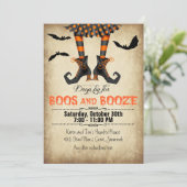 Whimsical Boos und Booze Halloween-Party Einladung (Stehend Vorderseite)