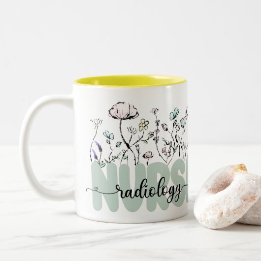 Whimsical Botanical Wild Blume Radiology Nurse Zweifarbige Tasse (Mit Donut)