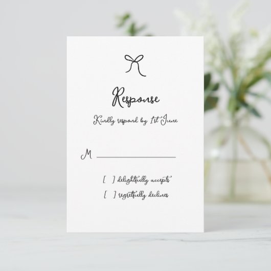 Whimsical Bow Black & White RSVP Karte (Stehend Vorderseite)