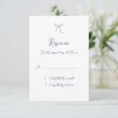 Whimsical Bow Dusty Blue Wedding RSVP Karte (Stehend Vorderseite)