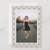 Whimsical Bow Frame Overlay Graduation Einladung (Rückseite)