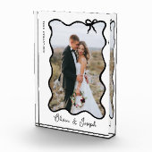 Whimsical Bow | Schwarz und Weiß Fotoblock (Rechts)