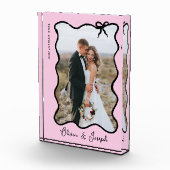 Whimsical Bow | Weich rosa und schwarz Fotoblock (Rechts)