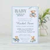 Whimsical Boy Teddy Bear Baby Shower Einladung (Stehend Vorderseite)
