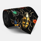 Whimsical Bug Neck Tie mit schwarzem Hintergrund Krawatte (Gerollt)