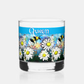 Whimsical Bumble Bee in Daisies Personalisiert Whiskyglas (Rückseite)