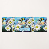 Whimsical Bumble Bee in Daisies Personalisiert Yogamatte (Vorderseite (Horizontal))