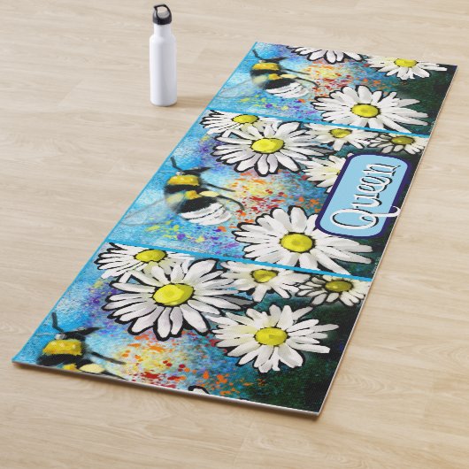 Whimsical Bumble Bee in Daisies Personalisiert Yogamatte (Beispiel)