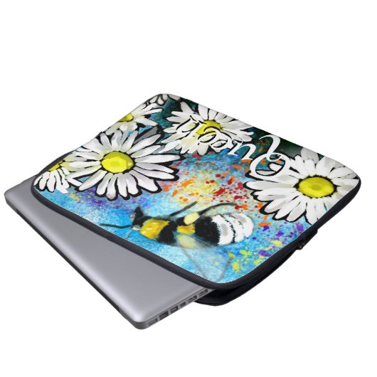 Whimsical Bumble Bee in Daisies Personalized Laptopschutzhülle (Vorne Knopf)