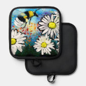 Whimsical Bumblebee in Daisies Blumengemälde Topflappen (Vorderseite/Rückseite)