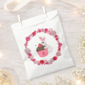 Whimsical Bunny, Bee & Strawberry Cupcake Geburtst Geschenktütchen (Ausgeschnitten)