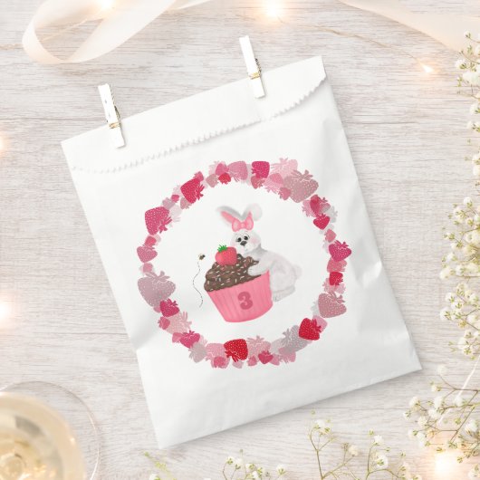Whimsical Bunny, Bee & Strawberry Cupcake Geburtst Geschenktütchen (Ausgeschnitten)