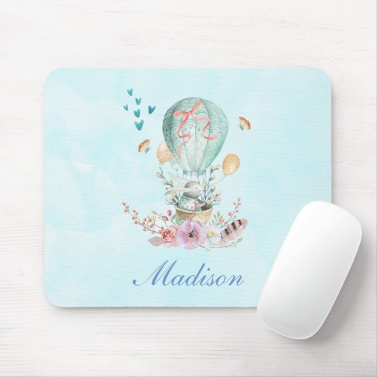 Whimsical Bunny Riding in einem Heißluftballon Mousepad (Mit Mouse)