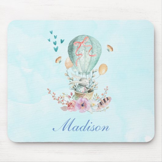 Whimsical Bunny Riding in einem Heißluftballon Mousepad (Vorne)