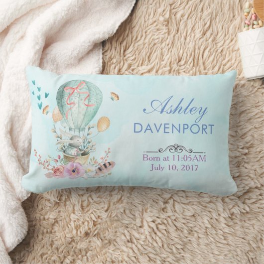 Whimsical Bunny Riding in einem Hot Air Balloon Ba Lendenkissen (Decke)
