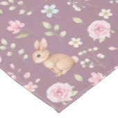 Whimsical Bunny Teapot Spring Floral Pattern Tischdecke (Schrägansicht)