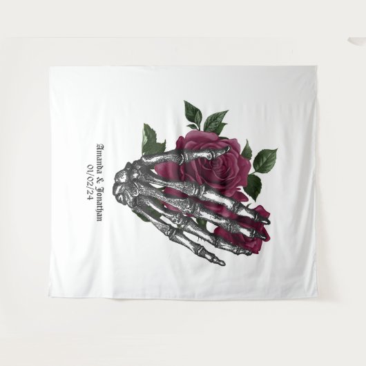 Whimsical Burgundy Bloral Skelett Gothic Wedding Wandteppich (Vorderseite (Horizontal))