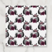 Whimsical Burgundy Floral Gothic Wedding Geschenkanhänger (Rückseite)
