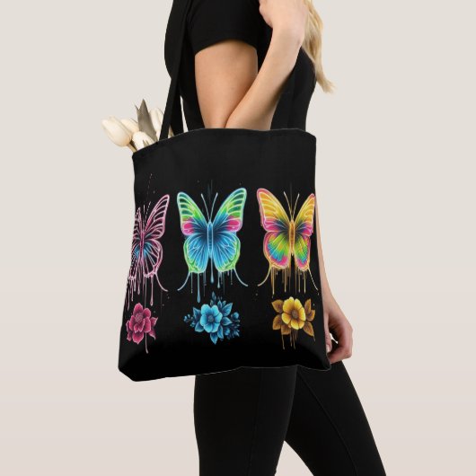 Whimsical Butterfly Symphony: Lebhafte Farben Tasche (Von Nahem)