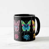Whimsical Butterfly Symphony: Lebhafte Farben Tasse (VorderseiteRechts)