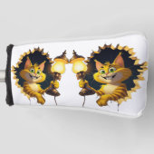 Whimsical Cartoon Cat Holen einer Lampe durch eine Golf Headcover (Vorderseite)