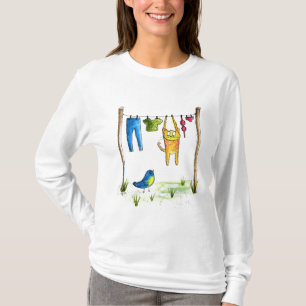 Whimsical Cat auf einer Wäscheleine T-Shirt