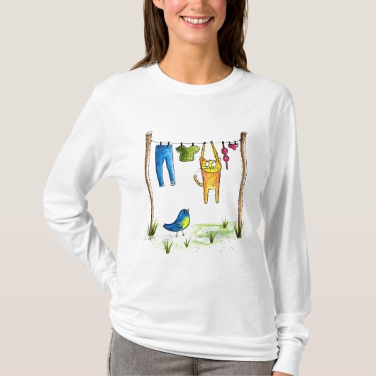 Whimsical Cat auf einer Wäscheleine T-Shirt (Vorderseite)