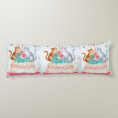 Whimsical Cat Birthday Celebration Seitenschläferkissen (Rückseite)