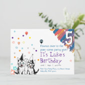 Whimsical Cat Birthday Einladung (Stehend Vorderseite)