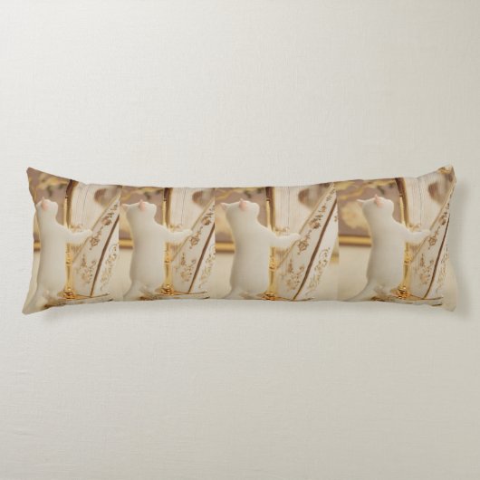 Whimsical Cat Harpist Body Pillow Seitenschläferkissen (Vorderseite)