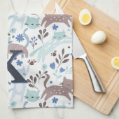 Whimsical Cat Pattern, Blaugraues Monogramm Geschirrtuch (Viertel Falte)