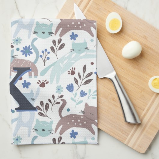 Whimsical Cat Pattern, Blaugraues Monogramm Geschirrtuch (Viertel Falte)