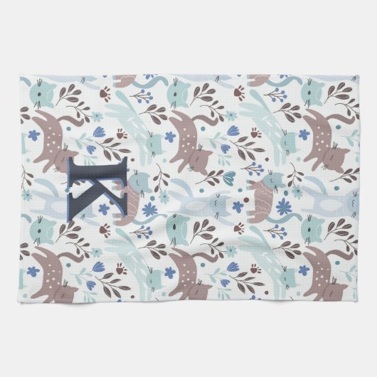 Whimsical Cat Pattern, Blaugraues Monogramm Geschirrtuch (Horizontal)