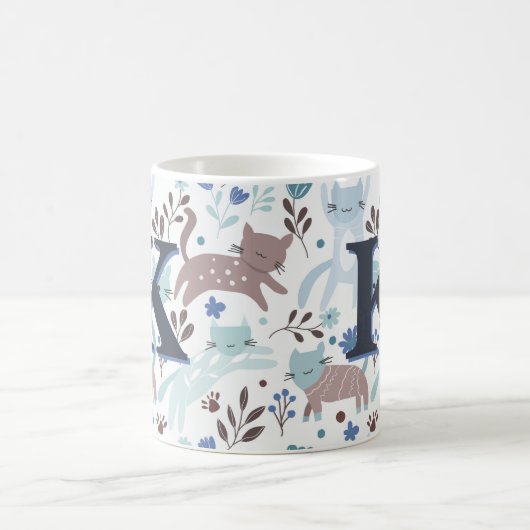 Whimsical Cat Pattern, Blaugraues Monogramm Kaffeetasse (Mittel)