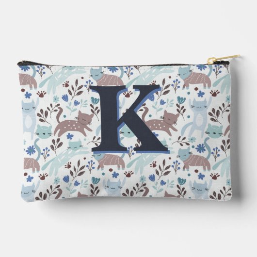 Whimsical Cat Pattern, Blaugraues Monogramm Zubehörtasche (Rückseite)