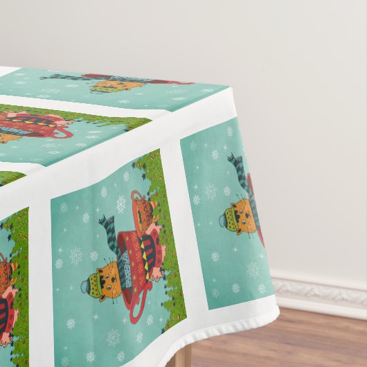 Whimsical Cat Sitzen in einem Teacup Weihnachten Tischdecke (Beispiel)