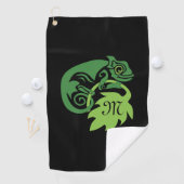 Whimsical Chameleon Klettern auf Hopfen Monogram Golfhandtuch (Insitu)