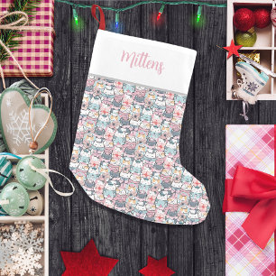 Whimsical Charm Mit Monogramm, multiGemusterte Kat Kleiner Weihnachtsstrumpf