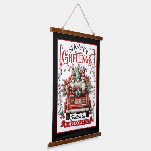 Whimsical Christmas Gnomes with Cocoa & Joy Wandteppich Mit Holzrahmen (Gewinkelt)