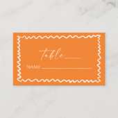 Whimsical Citrus Orange Wavy Border Wedding Platzkarte (Vorderseite)