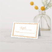 Whimsical Citrus Orange Wavy Border Wedding Platzkarte (Vorderseite)