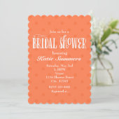 Whimsical Coral Polka Dot BRIDAL SHOWER Einladung (Stehend Vorderseite)