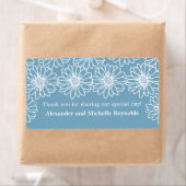 Whimsical Daisies Wedding Labels, blau (Insitu)