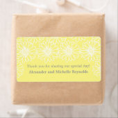 Whimsical Daisies Wedding Labels, gelb (Insitu)